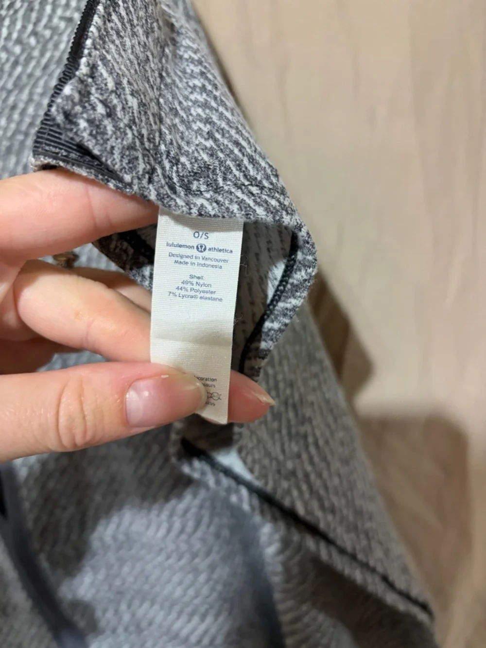 Lululemon Vinyasa Wrap Heather Grey Convertible Snap Scarf Herringbone Rulu